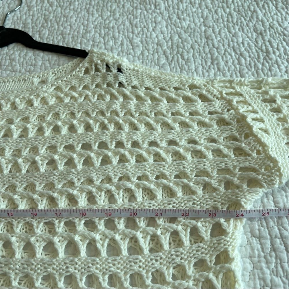 ✨ Women’s White Open Knit Sweater Medium - Picture 8 of 9